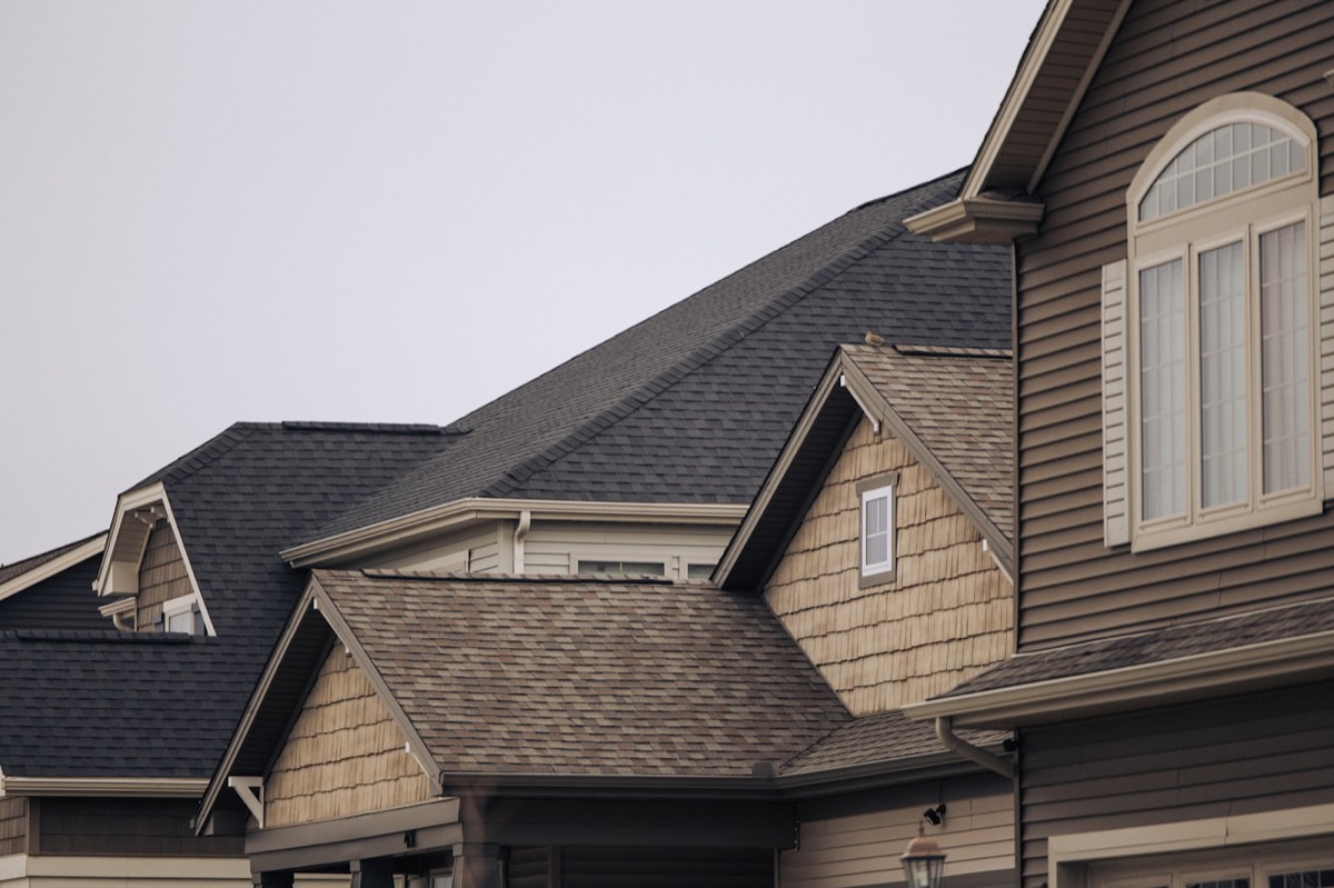 New architectural shingle roof on an Indianapolis home